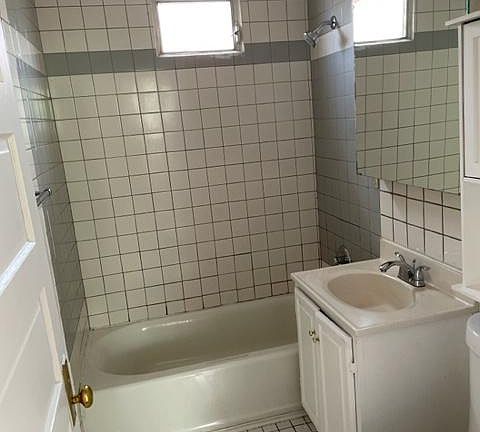 5th image of 217 Girard Blvd SE