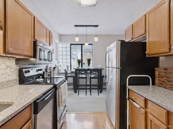 718 Portland Ave APT I, Saint Paul, MN 55104