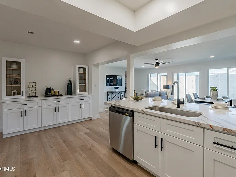 938 W Mission Ln — Photo 22