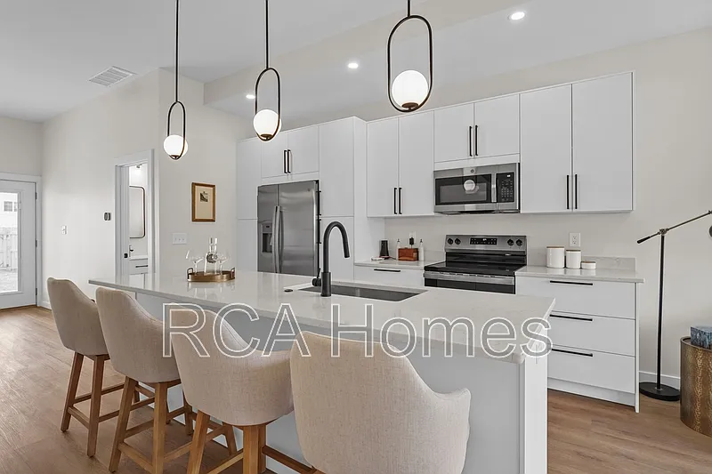 3 bed, 2.5 bath, 1600 sqft, $2,291 — Photo 2