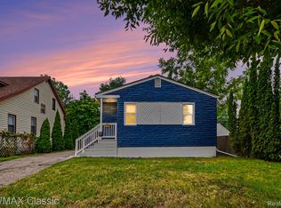 1990 Cass Lake Rd, Keego Harbor, MI 48320