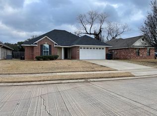 1670 Williamsburg Dr, Bossier City, LA 71112