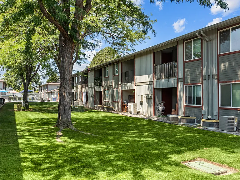 Irving Place Apartments — Photo 42
