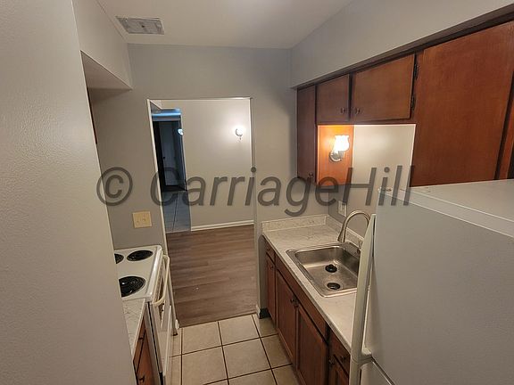 5th image of 1011 Carriage Hill Dr #0