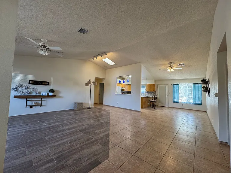 2660 Ridge Crest St — Photo 2