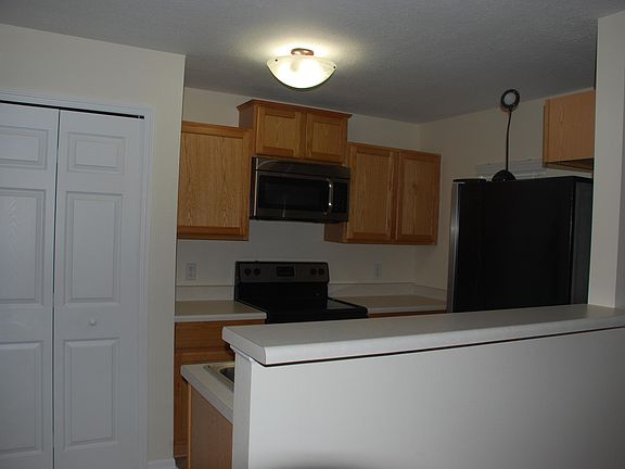 4th image of 8211 Halls Hammock Ct