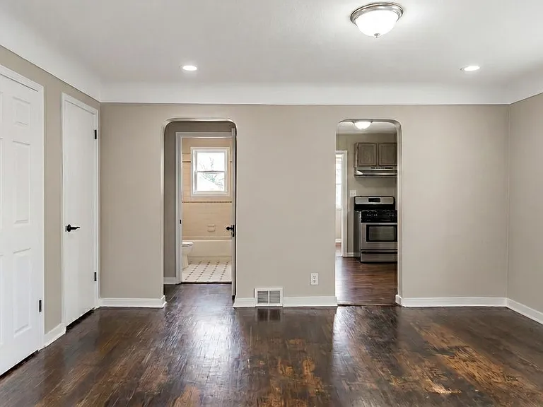 7256 Prospect Ave — Photo 12