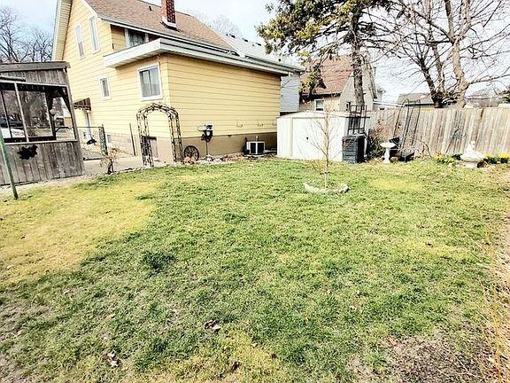 3rd image of 1394 Howard Ave #2