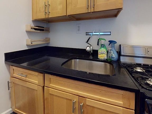 5th image of 318 E 89th St #2C1