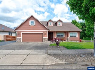 106 Four Oaks Dr, Silverton, OR 97381