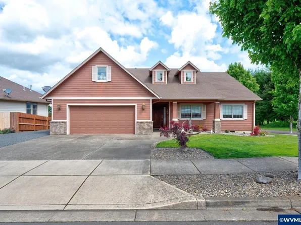 106 Four Oaks Dr, Silverton, OR 97381