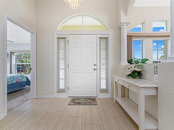 5th image of 10 Pine Valley Ln