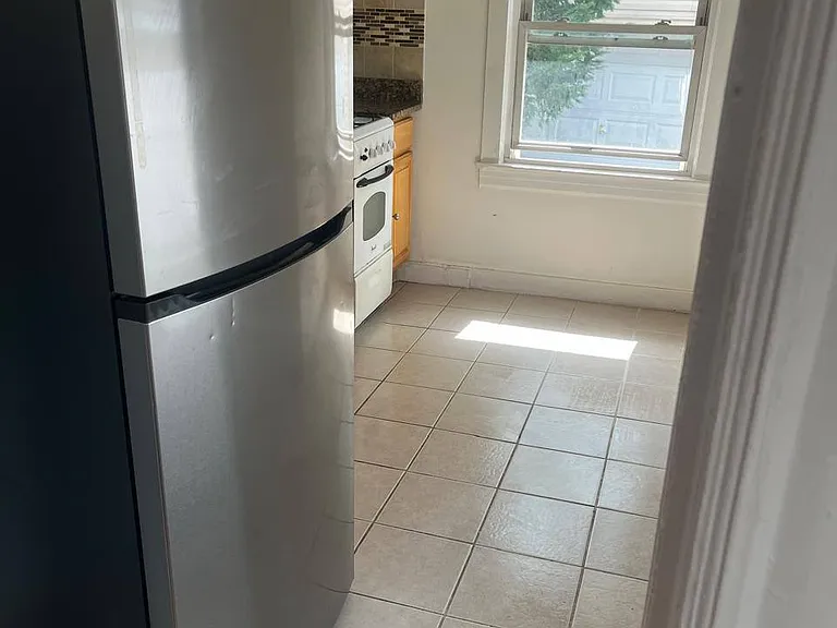 159 Waldo Pl #ST — Photo 8