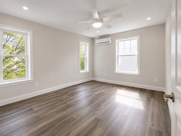 31 Aspen Ave — Photo 13