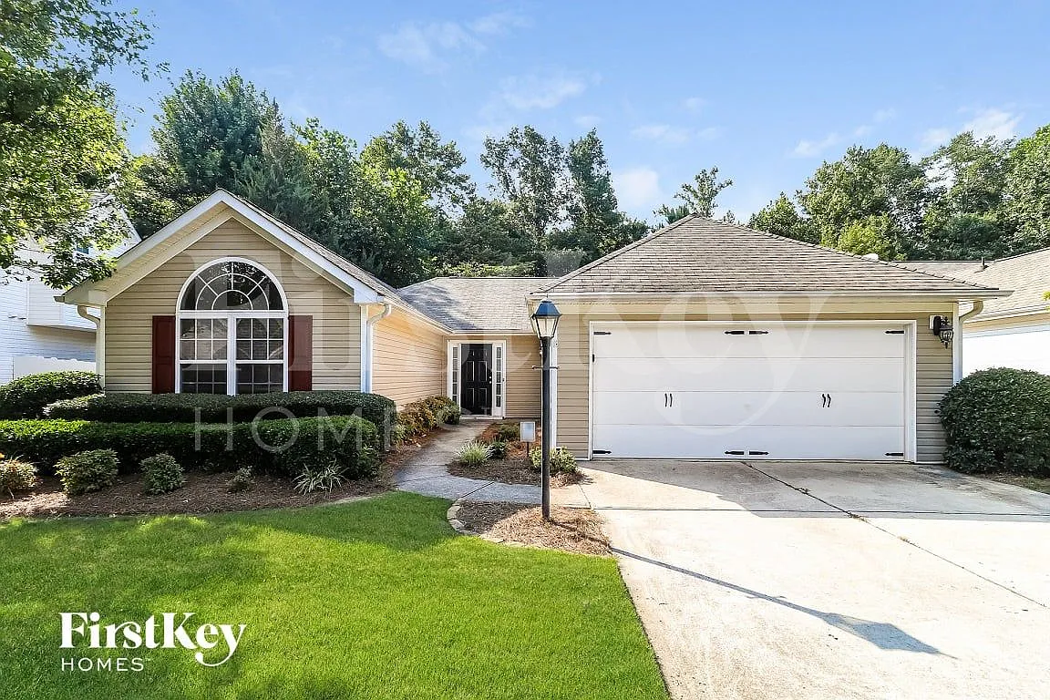 3 bed, 2.0 bath, 1816 sqft, $2,920 — Photo 1