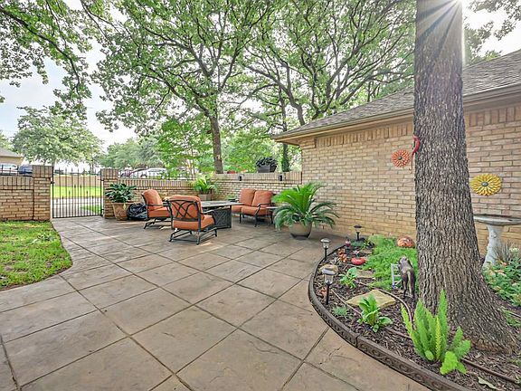 4th image of 2118 Woodway Dr