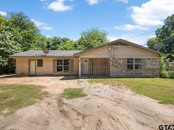 712 Half St, Lindale, TX 75771