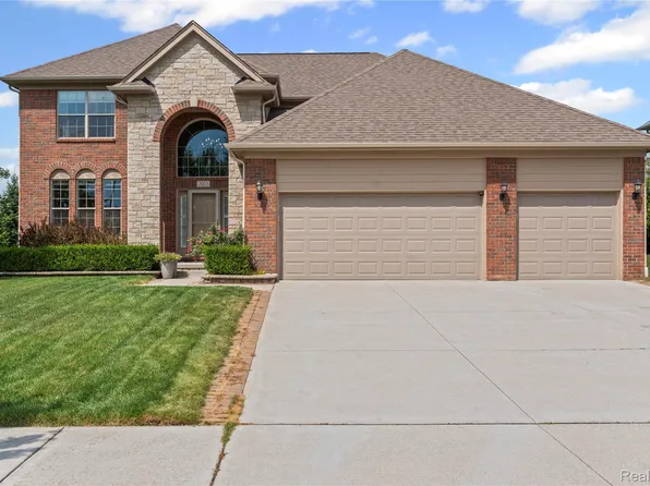 2023 Chaps Dr, Troy, MI 48085