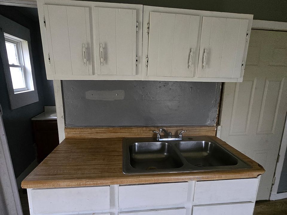 1st image of 446 Wood St