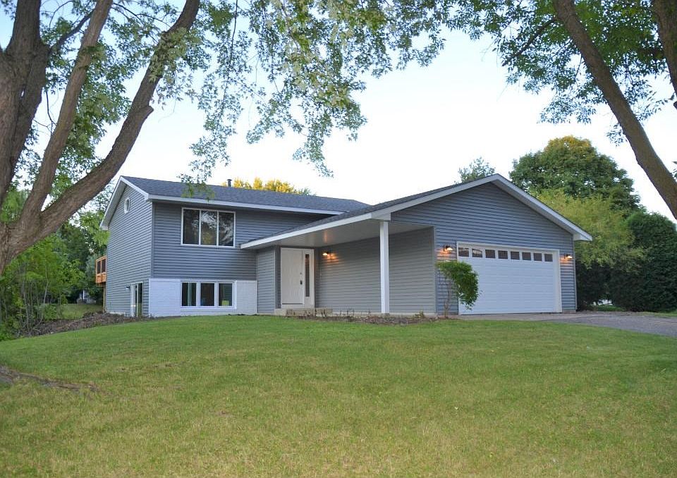 Completely updated and Move In Ready! Located in a Prime Neighborhood!
