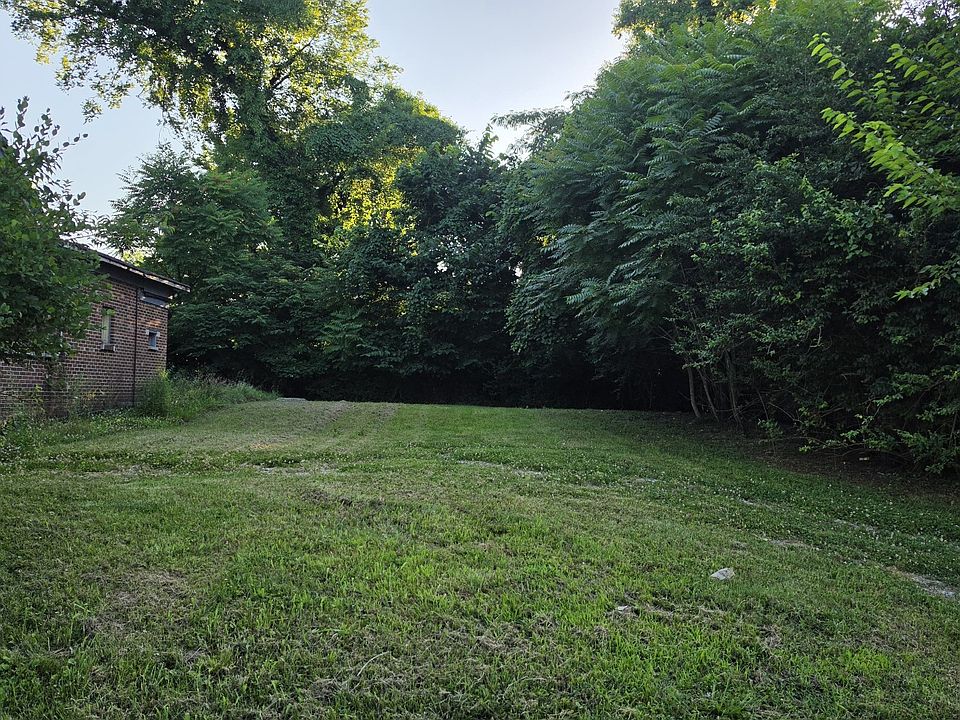 2nd image of 806 Woodside St