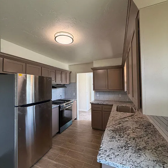 1400 Tanglewood Dr — Photo 2