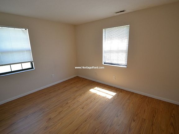 5th image of 1944 Chaucer Dr APT B