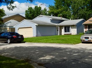 24 Village Ct, Elgin, IL 60120