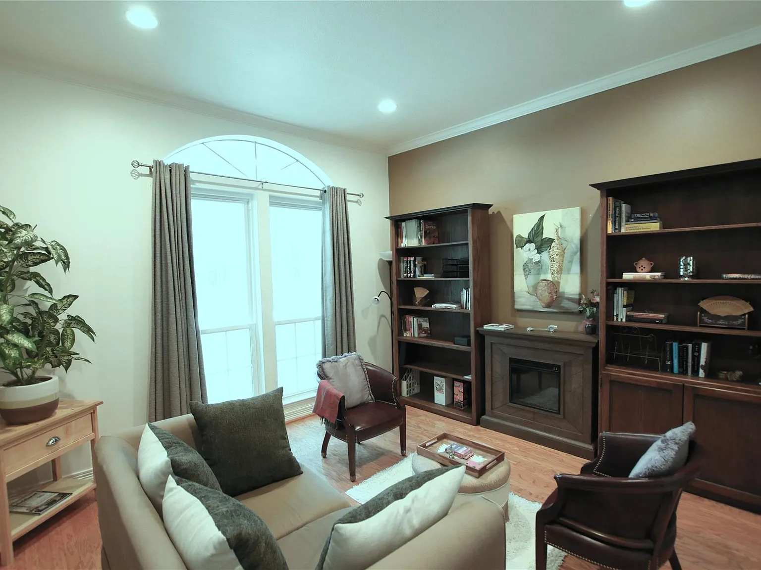 3 bed, 2.5 bath, 2830 sqft, $3,050 — Photo 4