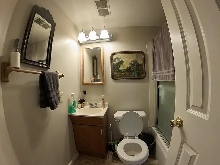 Second bathroom.