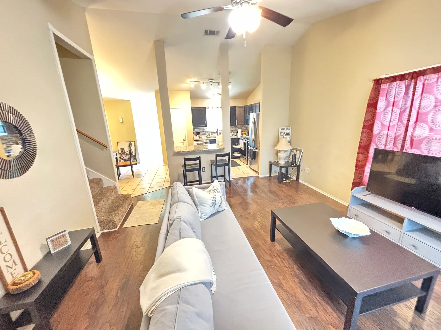 1 bed, 1.5 bath, 1592 sqft, $1,200 — Photo 2