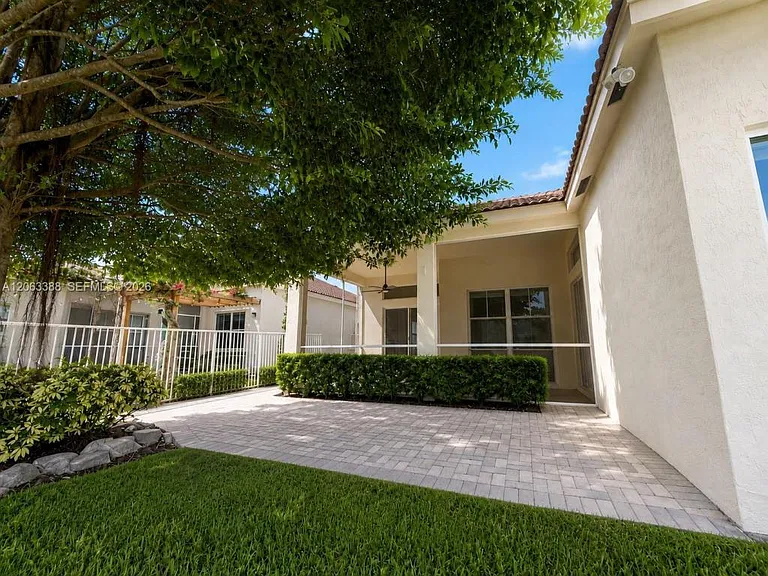837 Tanglewood Cir #837 — Photo 9