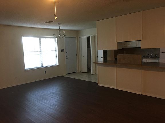 2nd image of 3248 Matthews Dr #A