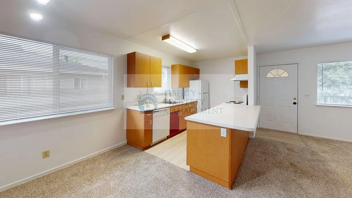 Building Photo - 2109 Chrysler Dr #4