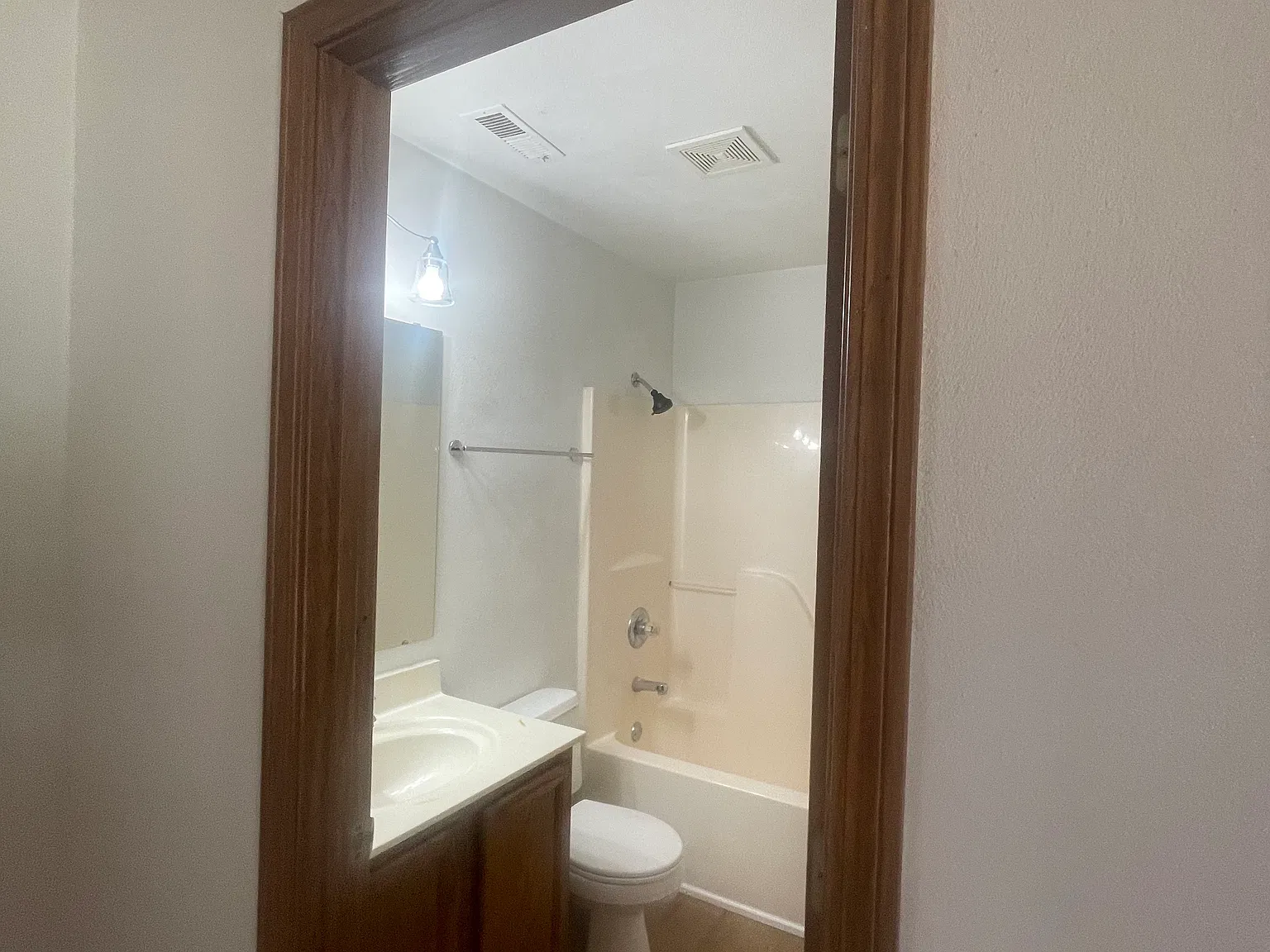 2612 Eastview Dr — Photo 4