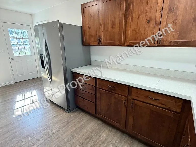 2228 Maple St — Photo 5