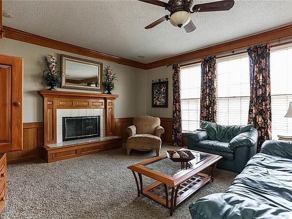 3rd image of 16483 W 132nd Cir