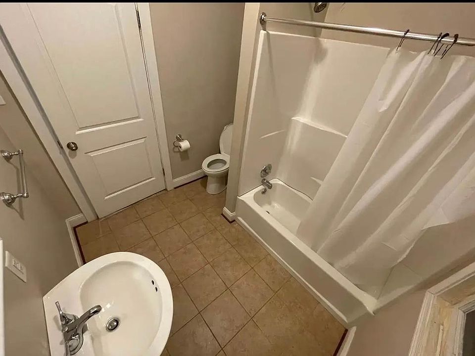 1st image of 814 Day Ave SW APT 2