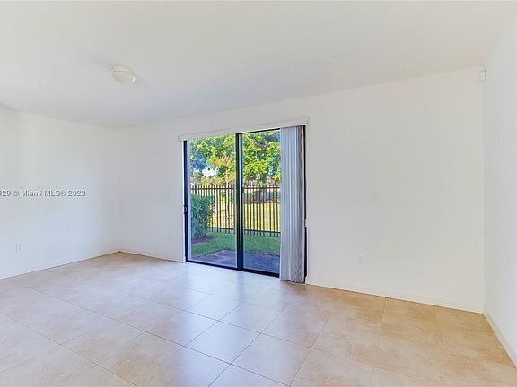 3rd image of 309 NE 194th Ln