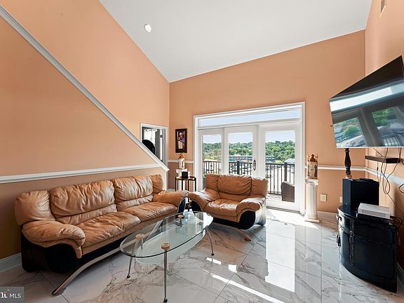 4th image of 516 Carson Ter