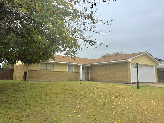 2nd image of 1416 Shady Ln