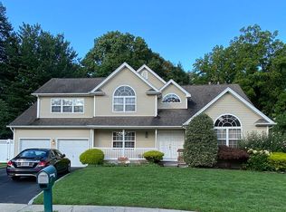 6 Denise Ct, Huntington Station, NY 11746