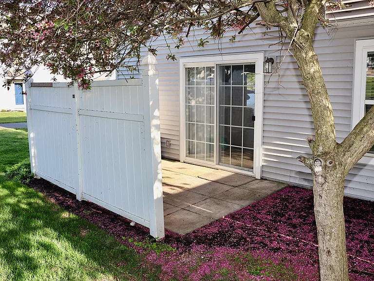 44 Courtyard Dr — Photo 55