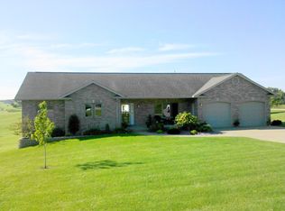 8800 Harvest Ln, Dubuque, IA 52003
