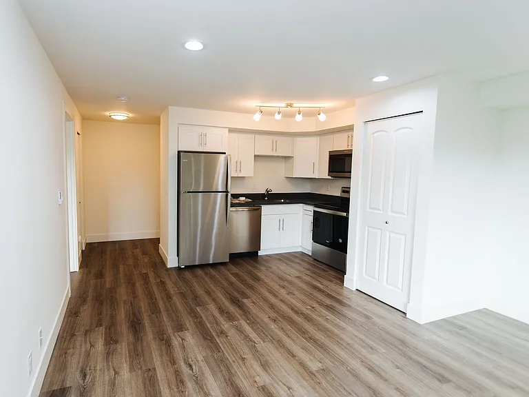 Maple Leaf Residences — Photo 3