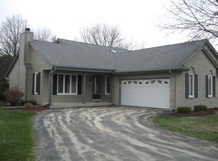 5391 Somerset Ln S #5391, Greenfield, WI 53221