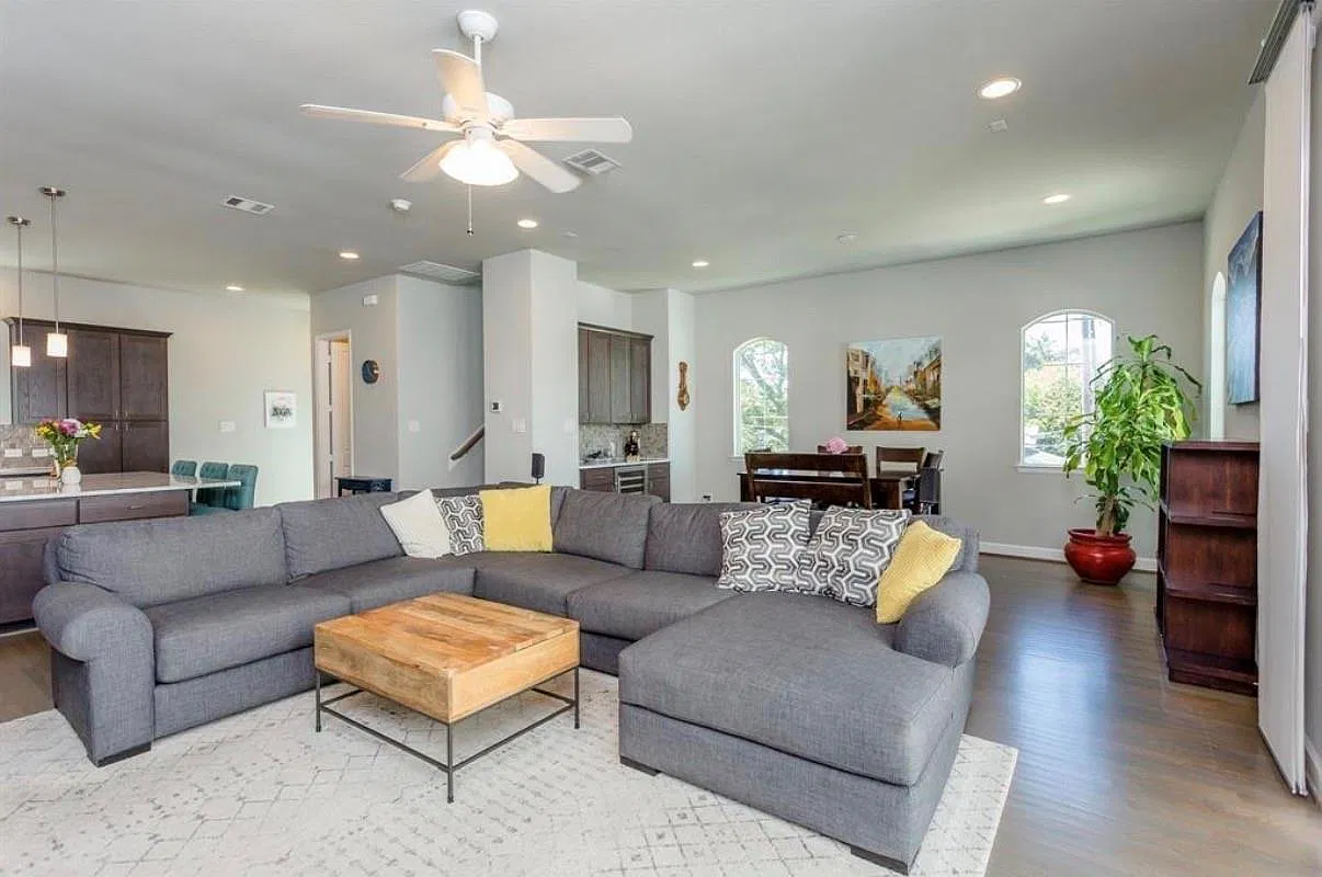 3 bed, 3.5 bath, 2544 sqft, $3,500 — Photo 4