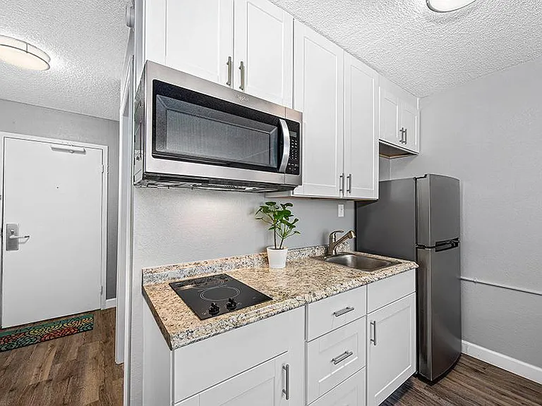 The Incline Apartments and Studios — Photo 6