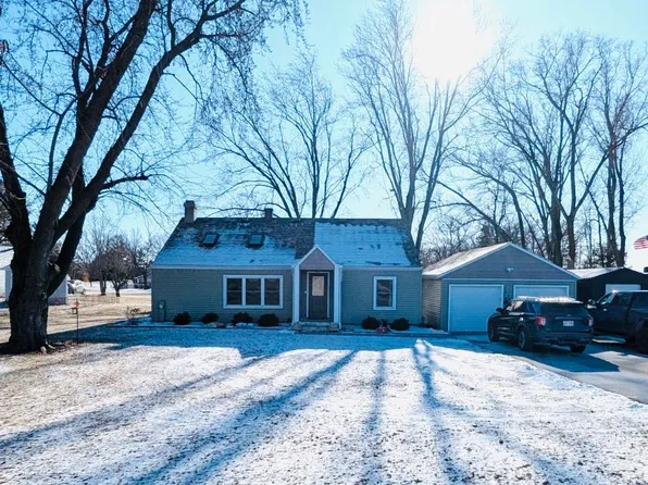 3087 Brooks Rd, Oshkosh, WI 54904