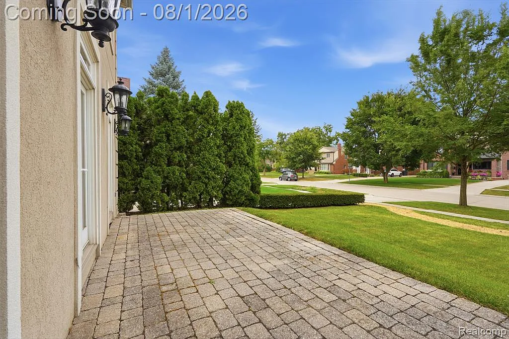 4 bed, 4.5 bath, 4350 sqft, $6,750 — Photo 3